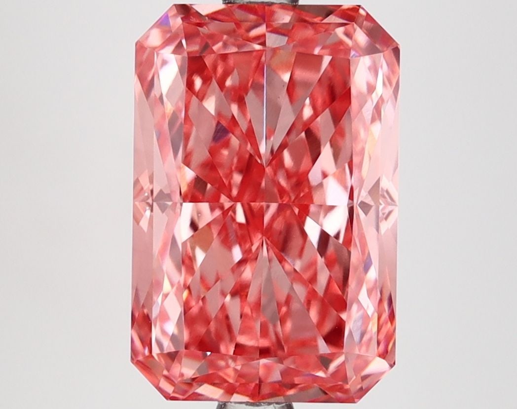 IGI Radiant 4.22ct Fancy Vivid Pink VVS2 Loose Lab Diamond: IGI Radiant 4.22ct Fancy Vivid Pink VVS2 Loose Lab Diamond Experience the rare beauty of a Fancy Vivid Pink lab-grown diamond, boasting exceptional clarity (VVS2) and polish (EX), with a vibrant