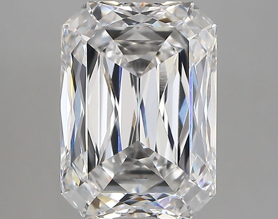 IGI Radiant 4.07ct E VVS2 Loose Lab Diamond: IGI Radiant 4.07ct E VVS2 Loose Lab Diamond Experience the brilliance of nature, without the environmental impact, with this stunning IGI Radiant 4.07ct E VVS2 Loose Lab Diamond. Grown in a lab using