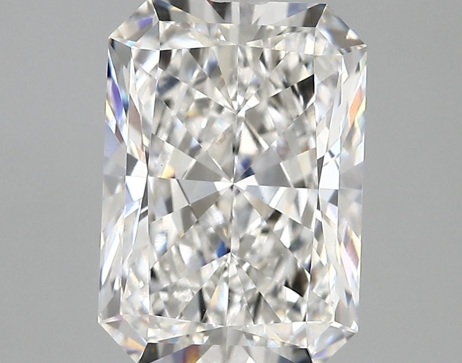 IGI Radiant 3.62ct E VVS2 Loose Lab Diamond: IGI Radiant 3.62ct E VVS2 Loose Lab Diamond Experience the brilliance of nature, crafted in a lab for unparalleled quality and consistency. This stunning 3.62ct E VVS2 loose lab diamond boasts excepti