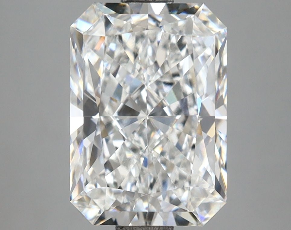IGI Radiant 3.09ct E VVS2 Loose Lab Diamond: IGI Radiant 3.09ct E VVS2 Loose Lab Diamond Experience the brilliance of nature with this stunning IGI Radiant 3.09ct E VVS2 Loose Lab Diamond, boasting exceptional clarity and color. Grown in a lab t