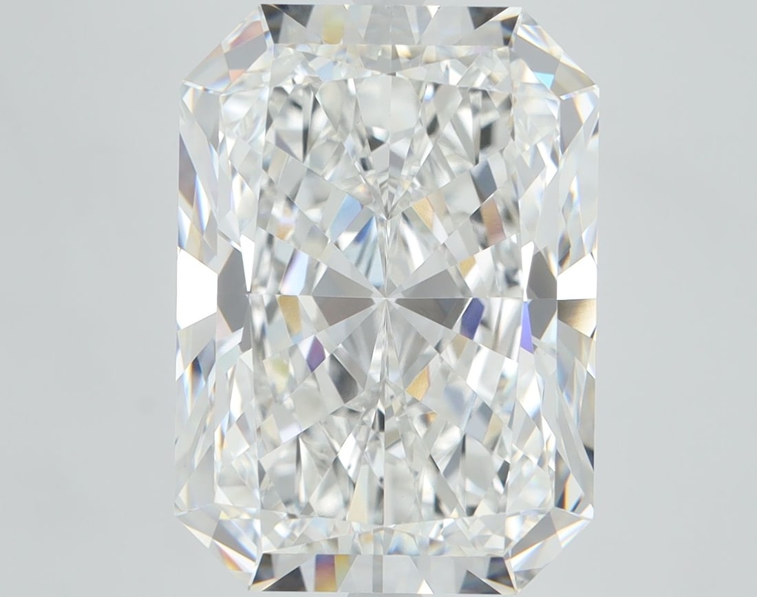 IGI Radiant 10.1ct E VVS2 Loose Lab Diamond: IGI Radiant 10.1ct E VVS2 Loose Lab Diamond Experience the brilliance of nature, without the environmental impact - this stunning IGI Radiant cut lab diamond boasts exceptional clarity (VVS2) and colo