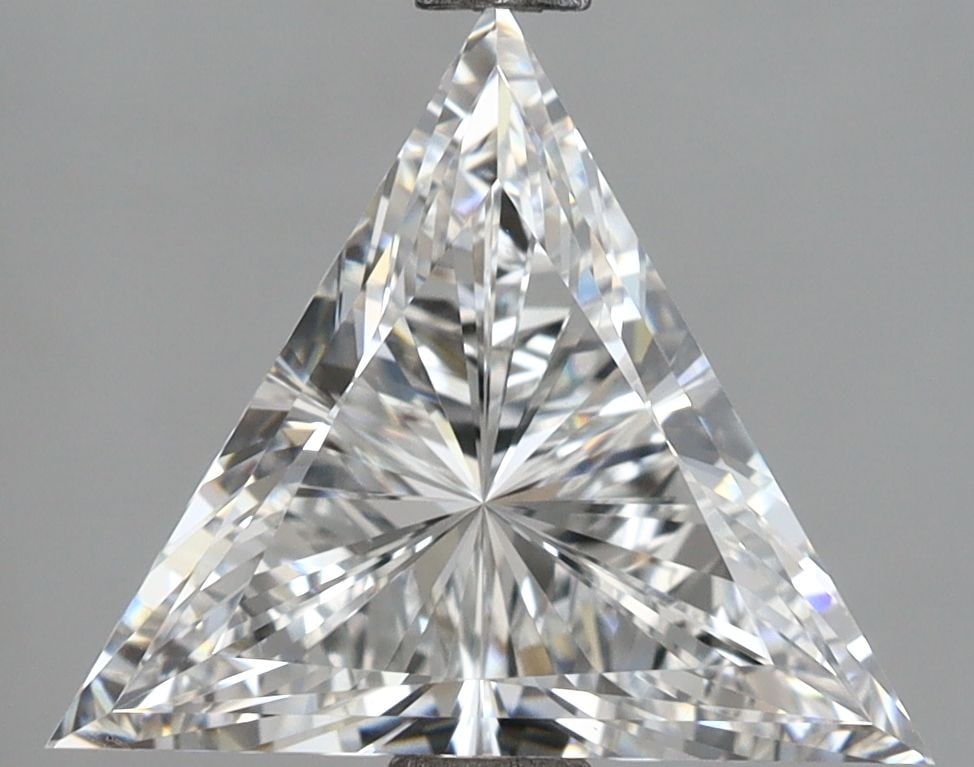 IGI Triangular 2.82ct D VVS2 Loose Lab Diamond: IGI Triangular 2.82ct D VVS2 Loose Lab Diamond Experience the exceptional quality of this IGI certified, lab-grown diamond, boasting a vibrant D color and VVS2 clarity for maximum brilliance. With its