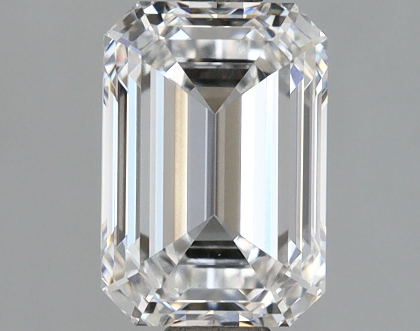 Loose Lab Diamond - IGI Emerald 2.05ct D VVS1: Loose Lab Diamond - IGI Emerald 2.05ct D VVS1 A rare and exceptional lab-grown diamond, certified by the International Gemological Institute (IGI), boasts an impressive 2.05 carats of flawless VVS1 cl