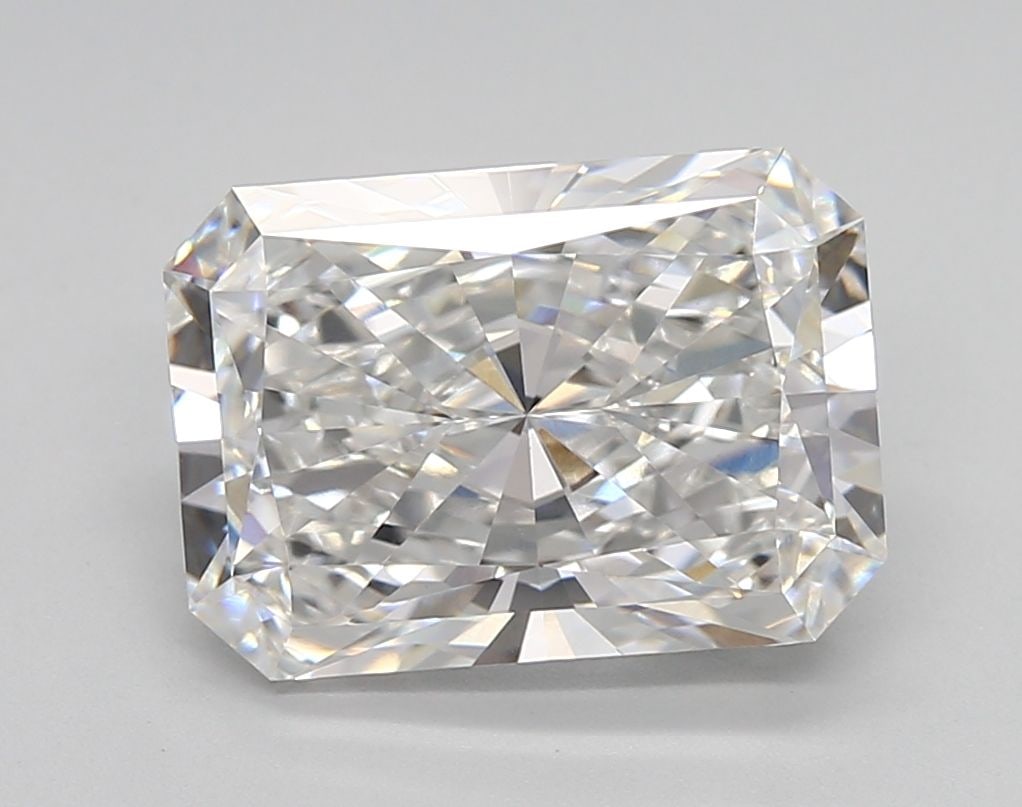 IGI Radiant 4.2ct E VVS2 Loose Lab Diamond: IGI Radiant 4.2ct E VVS2 Loose Lab Diamond Experience the brilliance of nature, without the environmental impact, with this stunning 4.2ct IGI Radiant lab-grown diamond. Certified VVS2 clarity and EX
