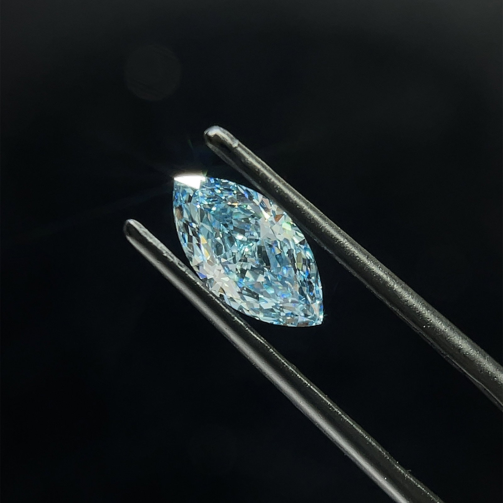 Loose Lab Diamond - Marquise 1.23ct Blue VVS2: Loose Lab Diamond - Marquise 1.23ct Blue VVS2 A stunning blue lab diamond, expertly cut to maximize its brilliance, boasts exceptional clarity and polish. This rare 1.23ct marquise-cut gemstone shines