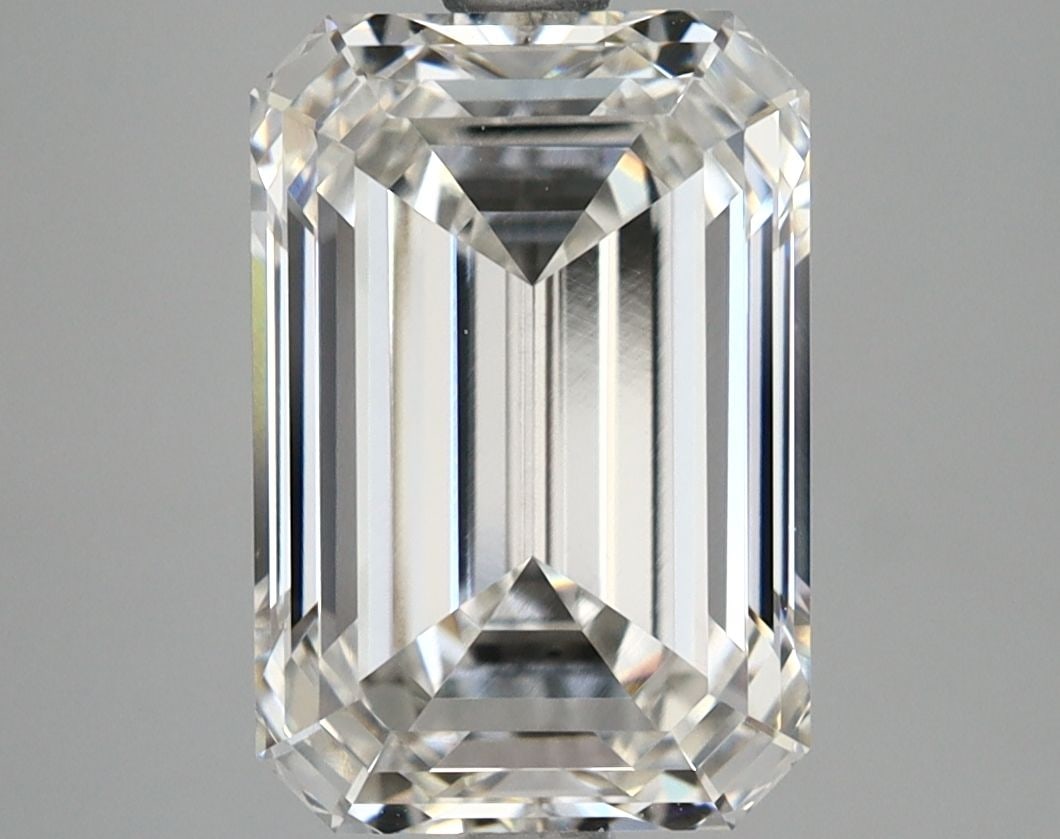 IGI Emerald 3.69ct G VVS2 Loose Lab Diamond: IGI Emerald 3.69ct G VVS2 Loose Lab Diamond Experience the exceptional beauty of a lab-grown diamond, certified by IGI as a 3.69ct G VVS2 gemstone with EX polish and symmetry. This stunning emerald-cu