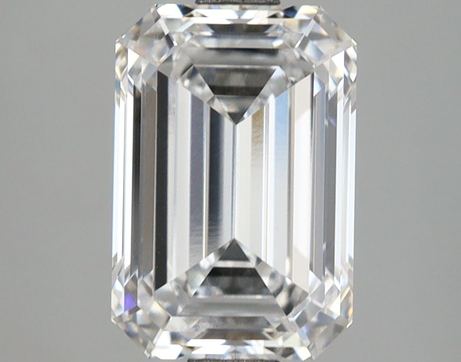 Loose Lab Diamond - IGI Emerald 3.04ct D VVS2: Loose Lab Diamond - IGI Emerald 3.04ct D VVS2 A stunning lab-grown diamond, certified by the International Gemological Institute (IGI), boasts exceptional clarity and color, with a D grade for its pur