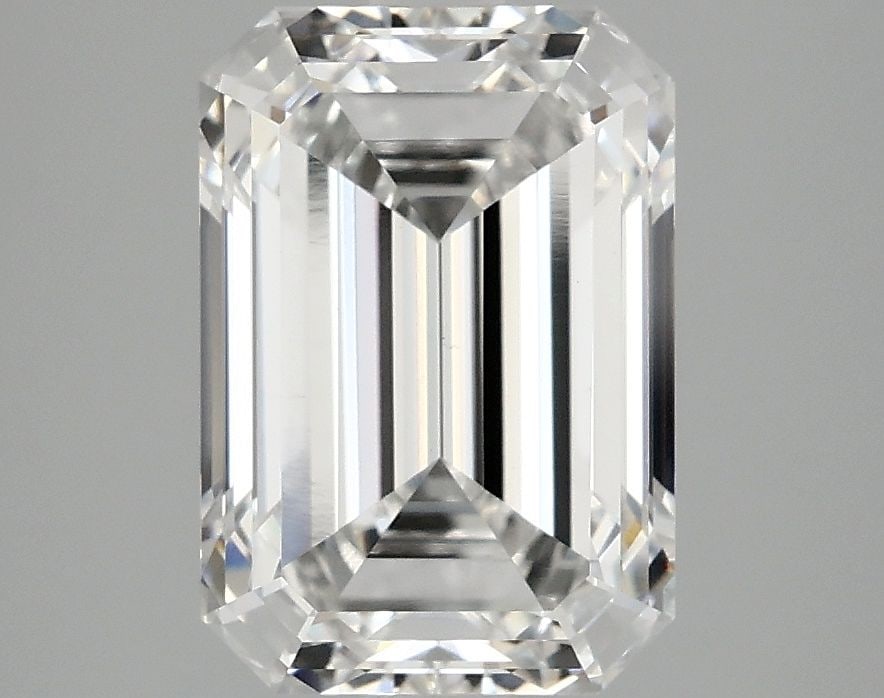 Loose Lab Diamond - IGI Emerald 3.09ct E VVS2: Loose Lab Diamond - IGI Emerald 3.09ct E VVS2 A rare and exceptional lab-grown diamond, certified by the International Gemological Institute (IGI), boasts an impressive 3.09 carats of vibrant E color