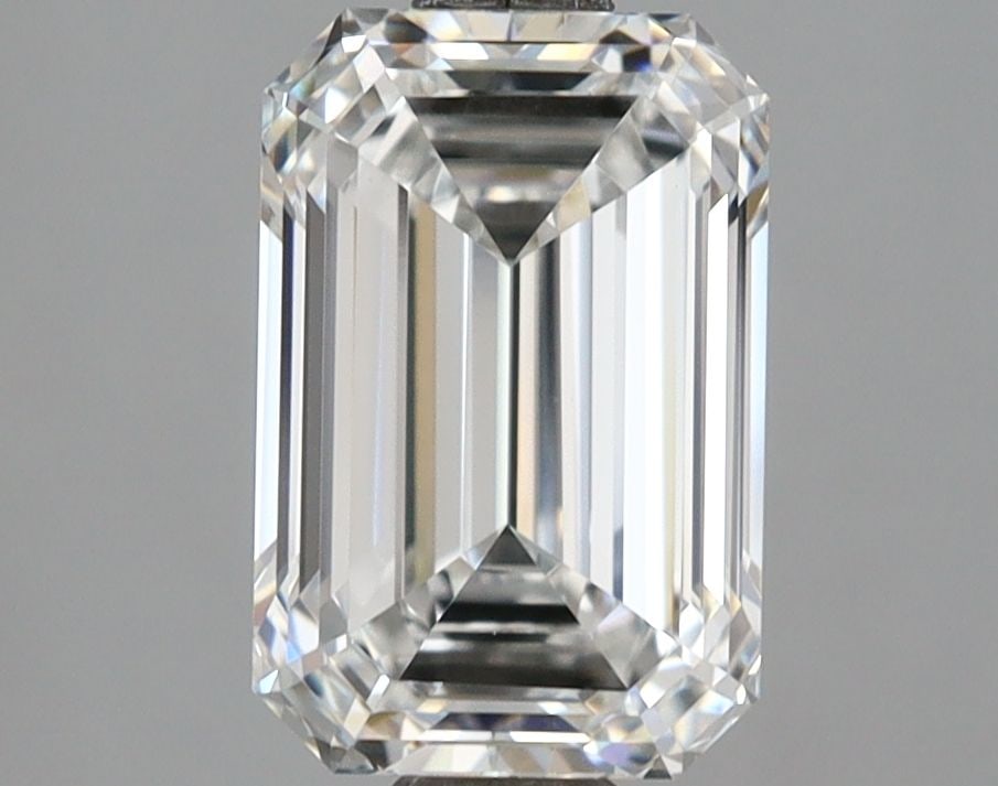 Loose Lab Diamond - IGI Emerald 3.02ct E VVS2: Loose Lab Diamond - IGI Emerald 3.02ct E VVS2 A stunning lab-grown diamond, certified by the International Gemological Institute (IGI), boasts exceptional clarity and color. With an impressive 3.02 ca