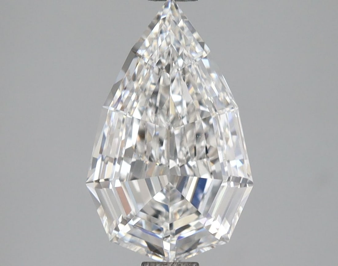 Loose Lab Diamond - IGI Pear 2.54ct E VVS2: Loose Lab Diamond - IGI Pear 2.54ct E VVS2 A rare and exceptional lab-grown diamond, the IGI Pear cuts 2.54ct of unparalleled brilliance, boasting an E color grade for its exceptional clarity and EX p