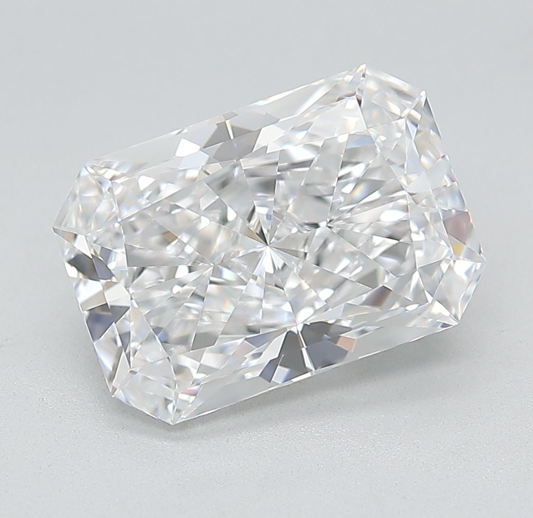 IGI Radiant 4.05ct D VVS2 Loose Lab Diamond: IGI Radiant 4.05ct D VVS2 Loose Lab Diamond Experience the brilliance of nature, crafted in a lab with precision and care. This stunning 4.05ct D VVS2 loose lab diamond boasts exceptional clarity, col