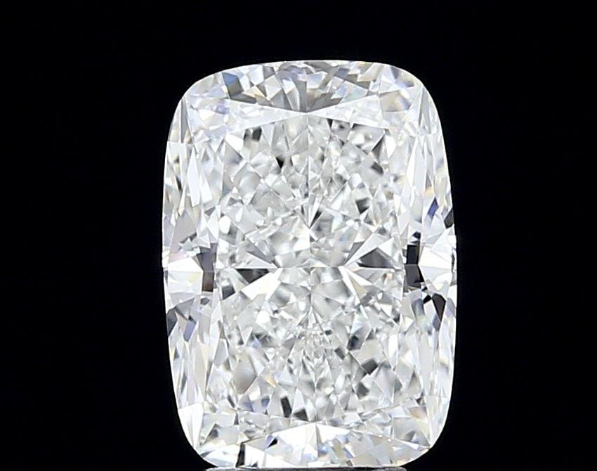 Loose Lab Diamond - IGI Cushion Modified 3.54ct E VVS2: Loose Lab Diamond - IGI Cushion Modified 3.54ct E VVS2 A rare and exceptional lab-grown diamond, certified by the International Gemological Institute (IGI), boasts an impressive 3.54 carats of unparal