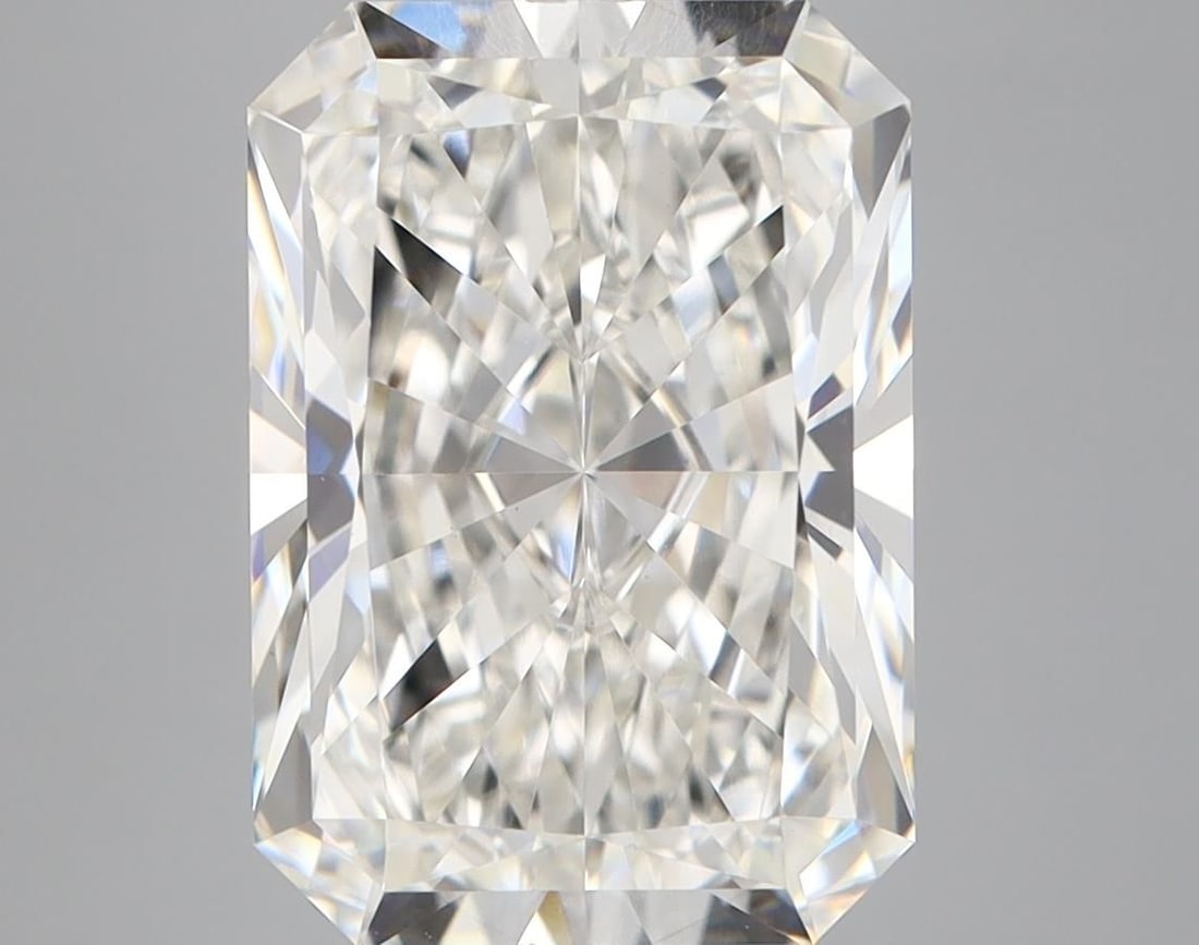 IGI Radiant 5.72ct G VVS2 Loose Lab Diamond: IGI Radiant 5.72ct G VVS2 Loose Lab Diamond Experience the brilliance of nature, without the environmental impact. This exquisite IGI Radiant cut lab diamond boasts exceptional clarity (VVS2) and colo