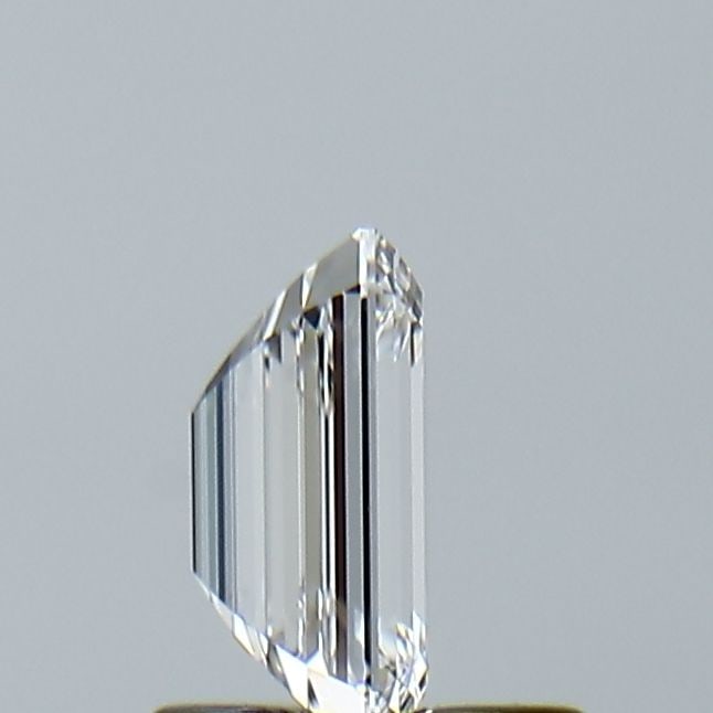 Loose Lab Diamond - IGI Emerald 1.03ct D VVS2: Loose Lab Diamond - IGI Emerald 1.03ct D VVS2 A rare and exceptional lab-grown diamond, certified by the International Gemological Institute (IGI), boasts an impressive 1.03 carat size, flawless VVS2