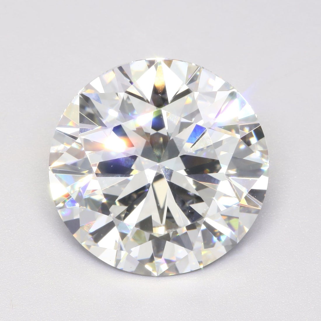 IGI Round 10.02ct G VVS2 Loose Lab Diamond: IGI Round 10.02ct G VVS2 Loose Lab Diamond Experience the brilliance of a lab-grown diamond, certified by IGI as a stunning 10.02ct G VVS2 round brilliant. This exceptional stone boasts an impressive