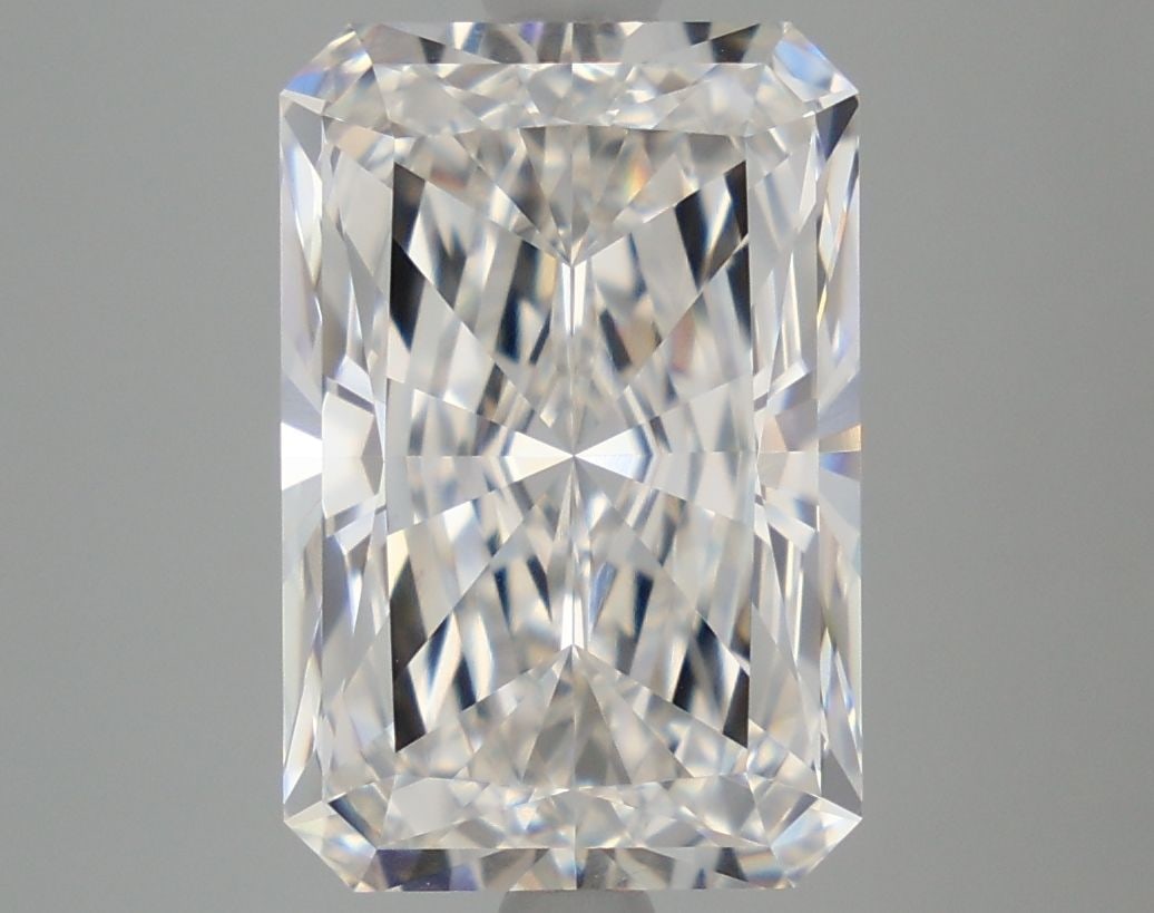IGI Radiant 5.03ct F VVS2 Loose Lab Diamond: IGI Radiant 5.03ct F VVS2 Loose Lab Diamond Experience the brilliance of nature, crafted in a lab with precision and care. This stunning 5.03ct IGI Radiant cut diamond boasts an exceptional VVS2 clari