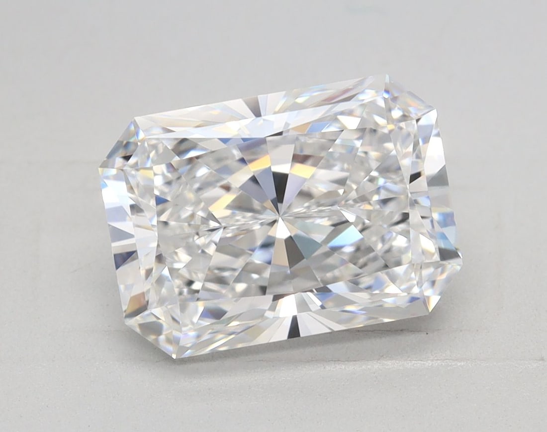 Loose Lab Diamond - GIA Radiant 2.72ct D VVS1: Loose Lab Diamond - GIA Radiant 2.72ct D VVS1 Experience the brilliance of a true lab-grown diamond, certified by the prestigious GIA as a radiant 2.72ct D VVS1. This exceptional stone boasts an impre
