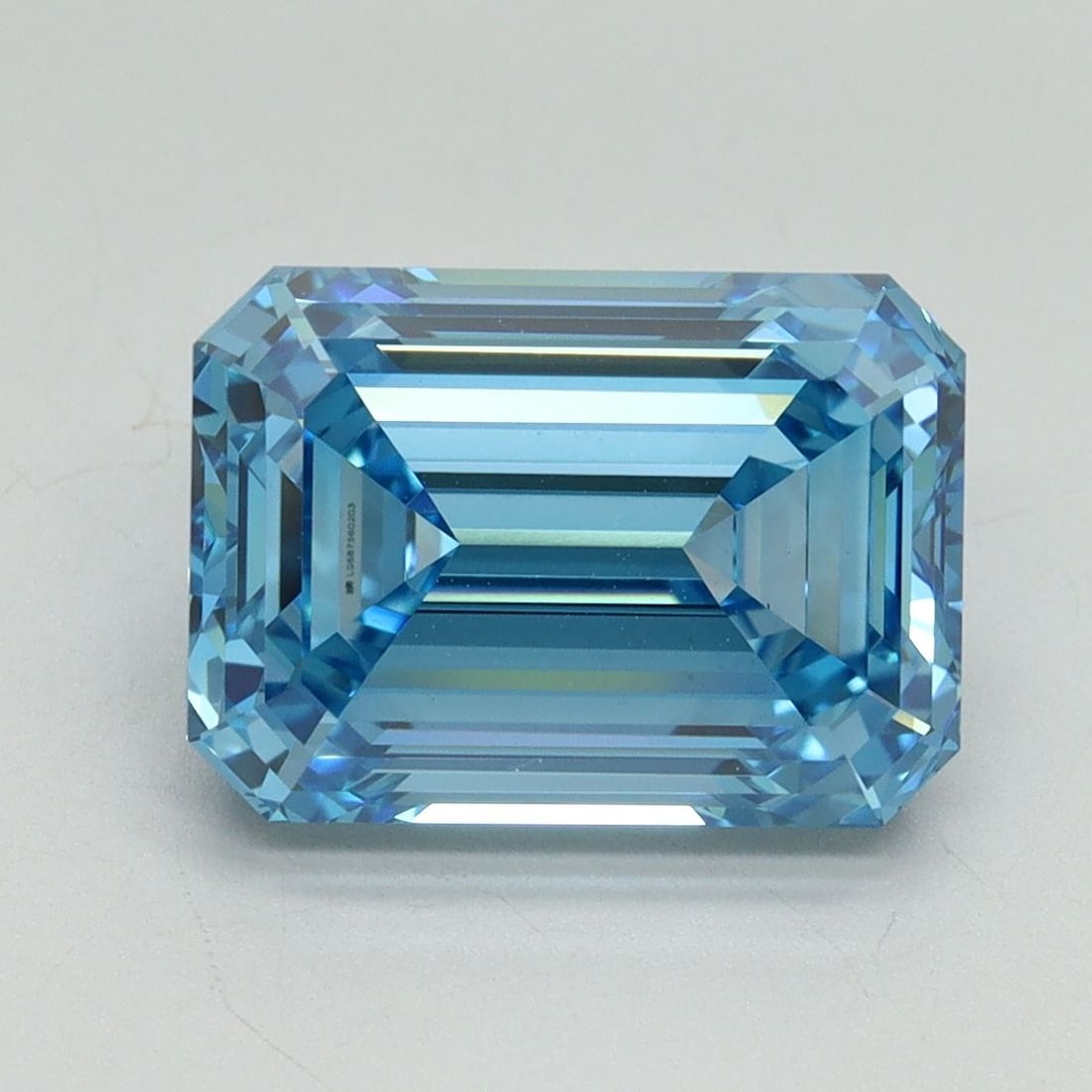 Loose Lab Diamond - IGI Emerald 4.21ct Fancy Vivid Blue VVS2: Loose Lab Diamond - IGI Emerald 4.21ct Fancy Vivid Blue VVS2 Experience the rare beauty of a lab-grown diamond, certified by the International Gemological Institute (IGI) as an IGI Emerald 4.21ct Fanc