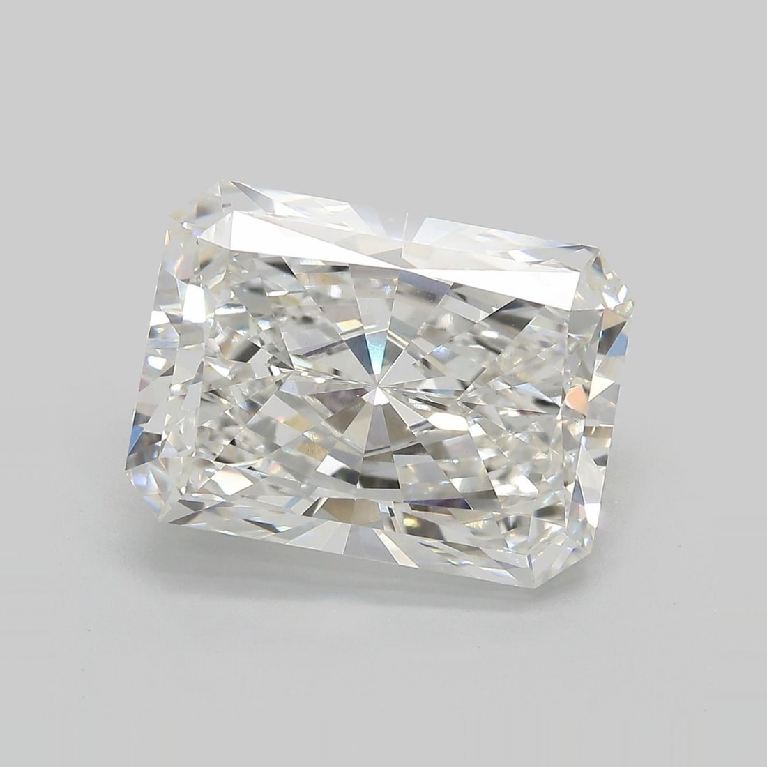 IGI Radiant 9.1ct F VVS2 Loose Lab Diamond: IGI Radiant 9.1ct F VVS2 Loose Lab Diamond Experience the brilliance of a genuine lab-grown diamond, certified by IGI as a stunning 9.1ct F VVS2 Radiant cut, boasting exceptional clarity and polish. T