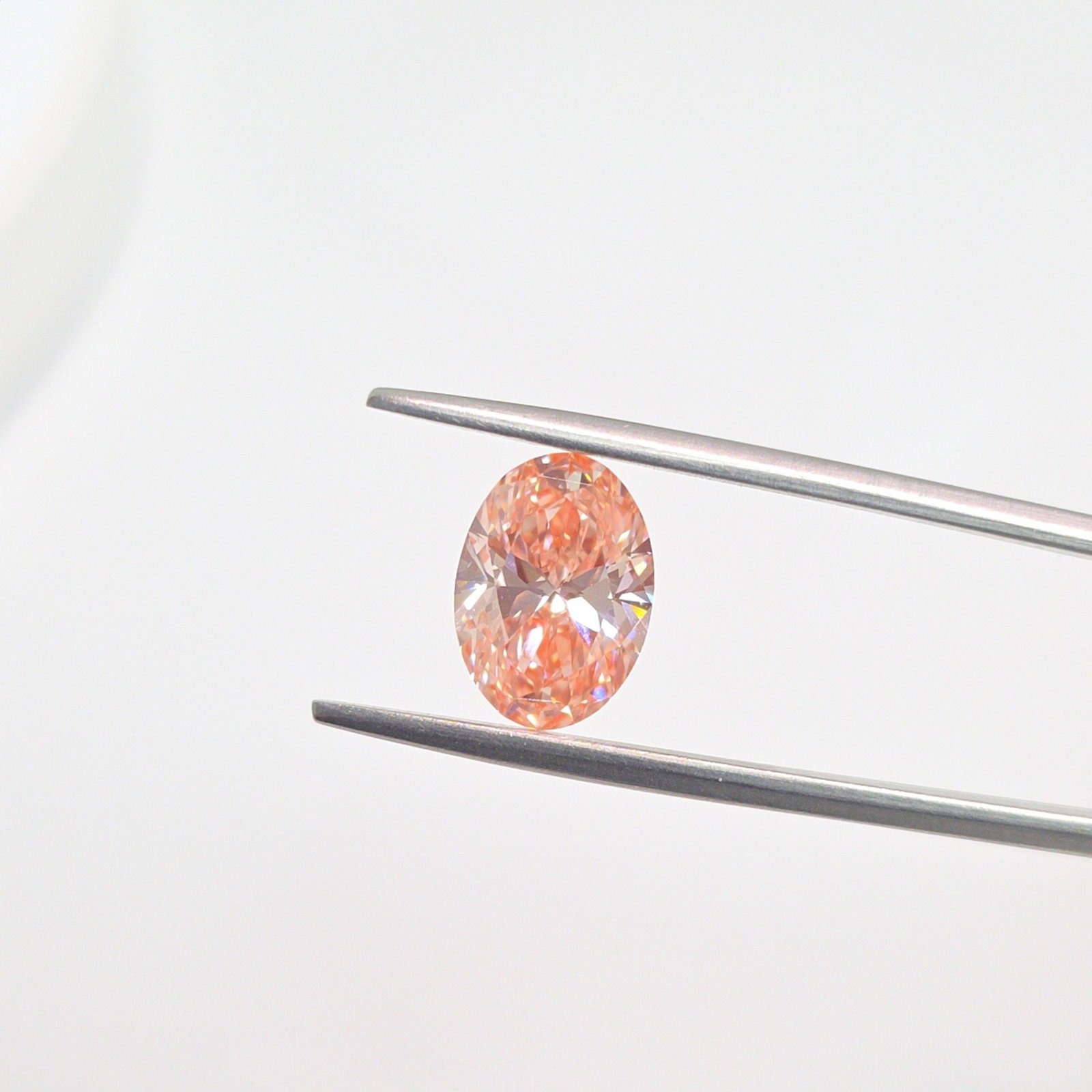 IGI Oval 2.59ct Fancy Vivid Pink VVS2 Loose Lab Diamond: IGI Oval 2.59ct Fancy Vivid Pink VVS2 Loose Lab Diamond Experience the rare beauty of a Fancy Vivid Pink diamond, one of the most coveted colors in nature. This stunning 2.59ct lab-grown gem boasts