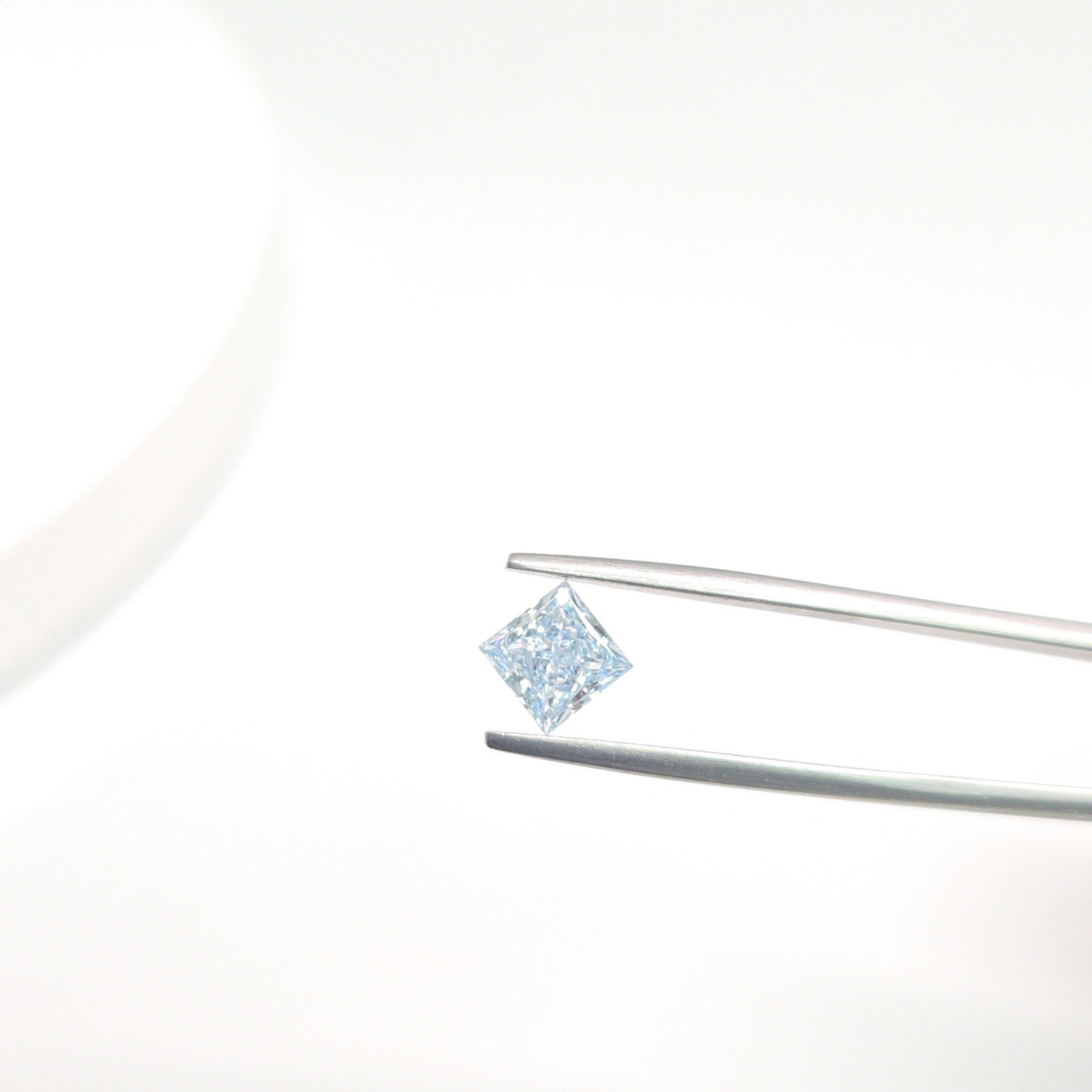 IGI Princess 1.03ct Fancy Light Blue VVS2 Loose Lab Diamond: IGI Princess 1.03ct Fancy Light Blue VVS2 Loose Lab Diamond Experience the breathtaking beauty of a lab-grown Fancy Light Blue diamond, certified by IGI and boasting exceptional clarity (VVS2) and col