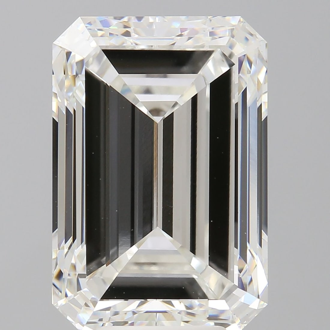 Loose Lab Diamond - IGI Emerald 8.5ct F VVS2: Loose Lab Diamond - IGI Emerald 8.5ct F VVS2 A rare and exceptional gem, this 8.5ct IGI Emerald-cut lab diamond boasts an impressive VVS2 clarity grade and F color, making it a true standout among fin