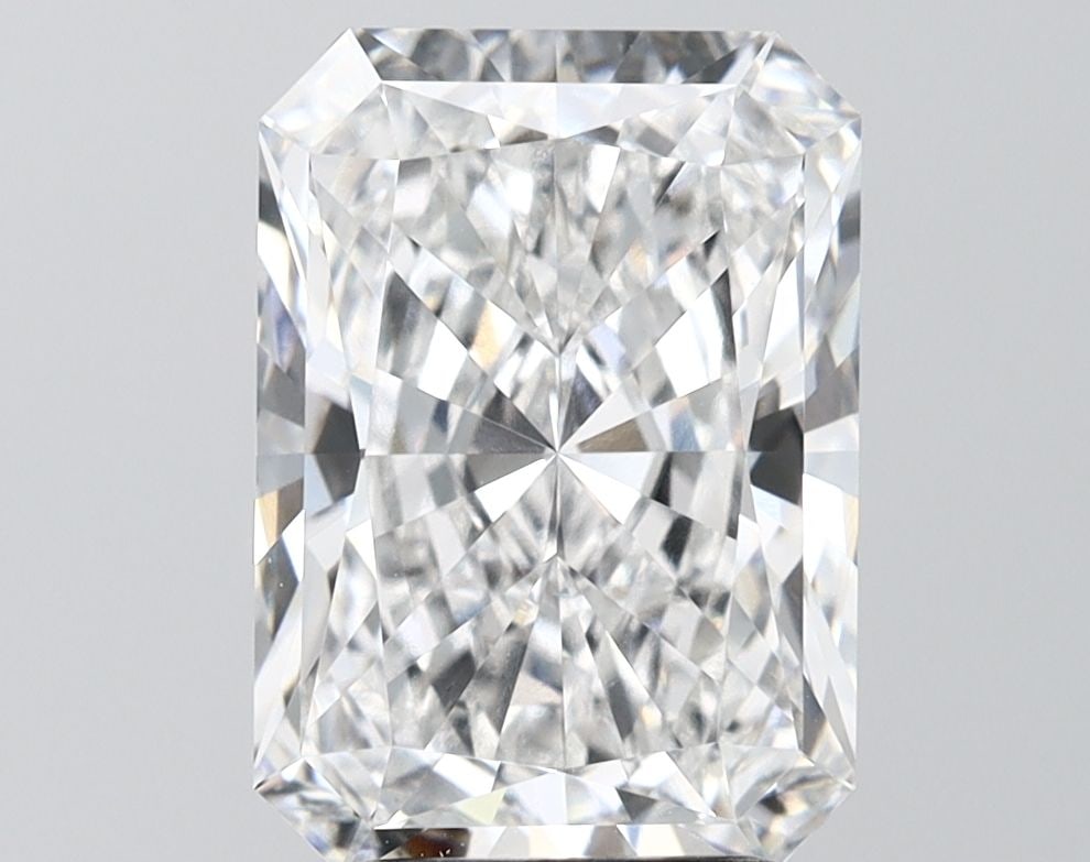 IGI Radiant 4.08ct D VVS2 Loose Lab Diamond: IGI Radiant 4.08ct D VVS2 Loose Lab Diamond Experience the brilliance of nature, without the mining process. This exquisite IGI Radiant 4.08ct D VVS2 loose lab diamond boasts exceptional clarity, colo