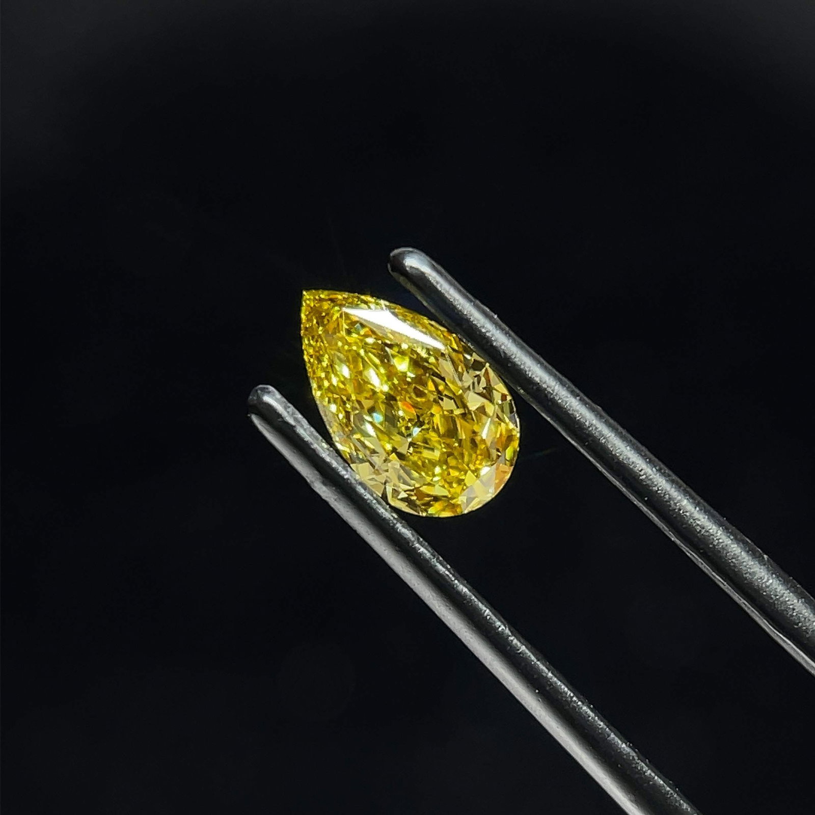 Loose Lab Diamond - IGI Pear 0.87ct Fancy Intense Gray Yellow VVS2: Loose Lab Diamond - IGI Pear 0.87ct Fancy Intense Gray Yellow VVS2 Experience the beauty of nature in a lab-grown diamond, certified by the International Gemological Institute (IGI) as Fancy Intense G