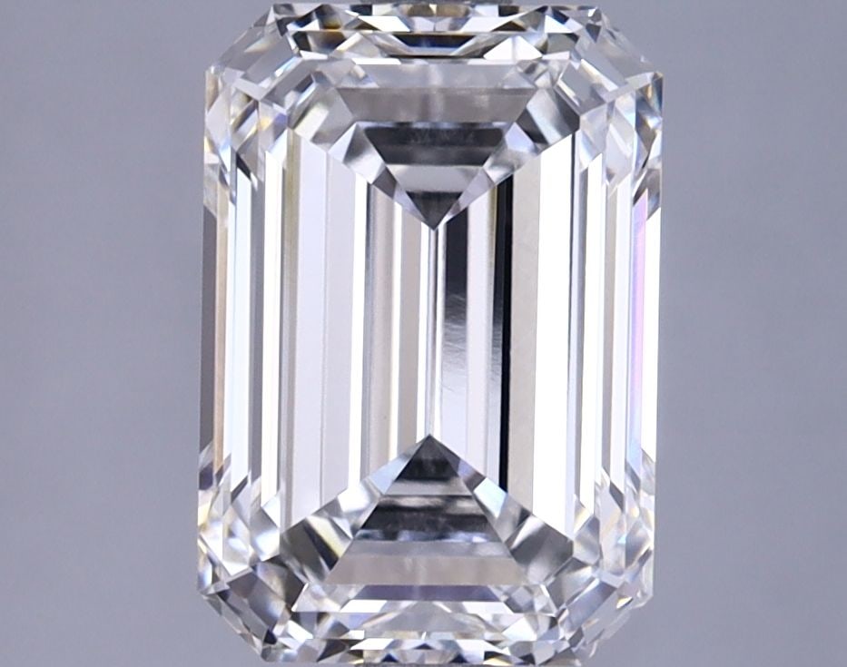 Loose Lab Diamond - GIA Emerald 3.07ct G VVS1: Loose Lab Diamond - GIA Emerald 3.07ct G VVS1 A rare and exceptional gemstone, this 3.07ct GIA Emerald-cut lab diamond boasts an impressive VVS1 clarity grade, showcasing its exceptional brilliance an