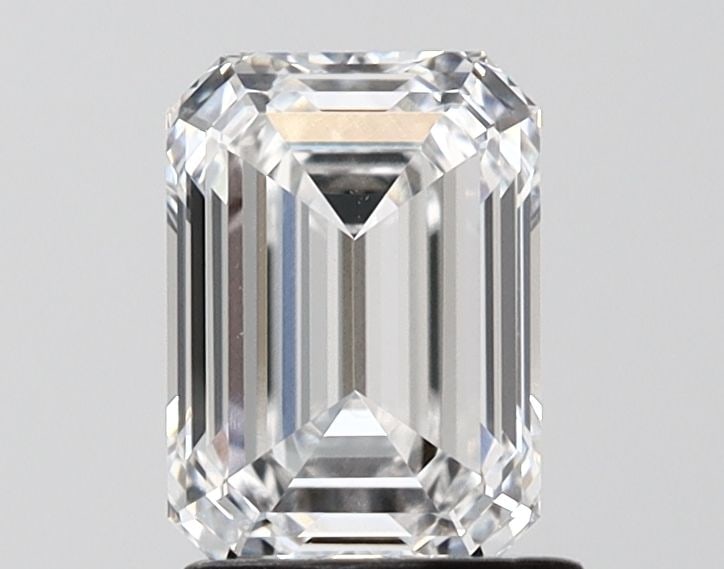 Loose Lab Diamond - IGI Emerald 1.52ct D VVS1: Loose Lab Diamond - IGI Emerald 1.52ct D VVS1 A rare and exceptional lab-grown diamond, certified by the International Gemological Institute (IGI), boasts an impressive 1.52 carat size with a color gr