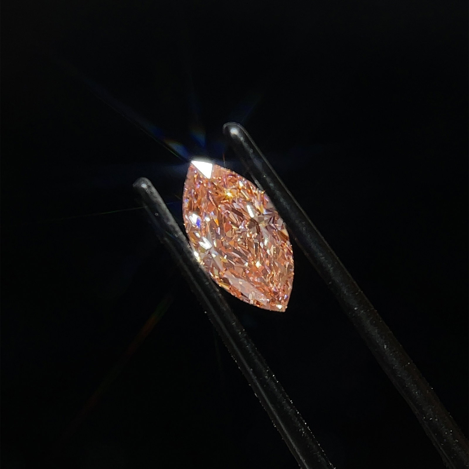 IGI Marquise 1.04ct Fancy Vivid Pink VVS2 Loose Lab Diamond: IGI Marquise 1.04ct Fancy Vivid Pink VVS2 Loose Lab Diamond Experience the rare beauty of a Fancy Vivid Pink diamond, one of the most coveted colors in the world of gemstones. This stunning 1.04ct lab