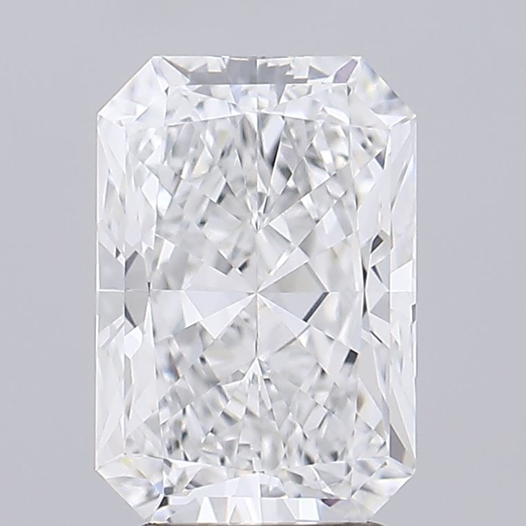 IGI Radiant 3.03ct E VVS2 Loose Lab Diamond: IGI Radiant 3.03ct E VVS2 Loose Lab Diamond Experience the brilliance of nature, without the environmental impact, with this stunning IGI Radiant 3.03ct E VVS2 Loose Lab Diamond. Grown in a state-of-t