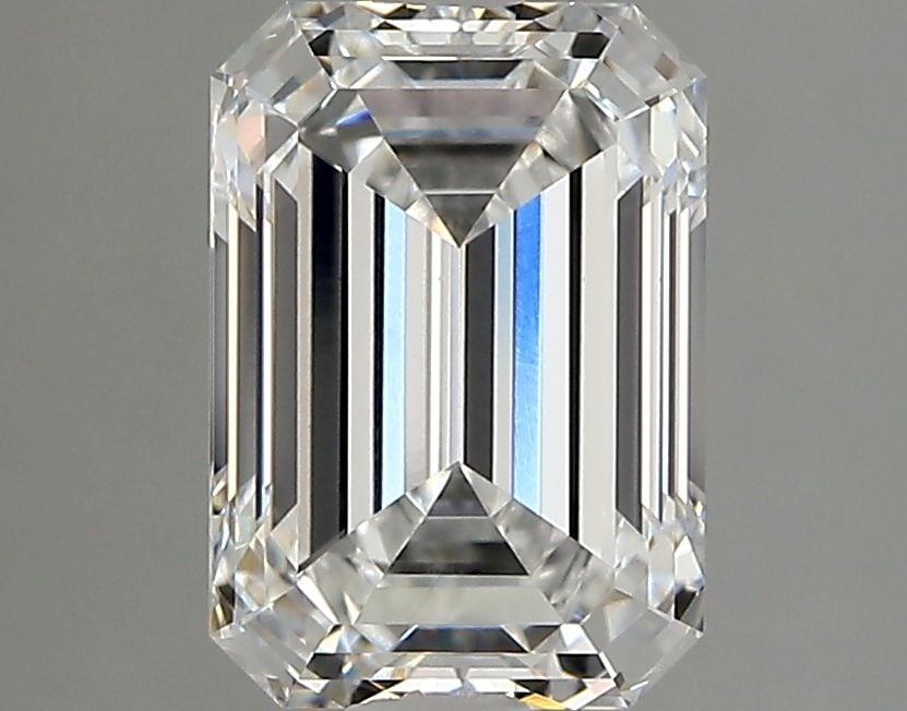 Loose Lab Diamond - IGI Emerald 2.52ct E VVS2: Loose Lab Diamond - IGI Emerald 2.52ct E VVS2 A rare and exceptional emerald-cut lab diamond, certified by the International Gemological Institute (IGI), boasts an impressive 2.52 carats of vibrant