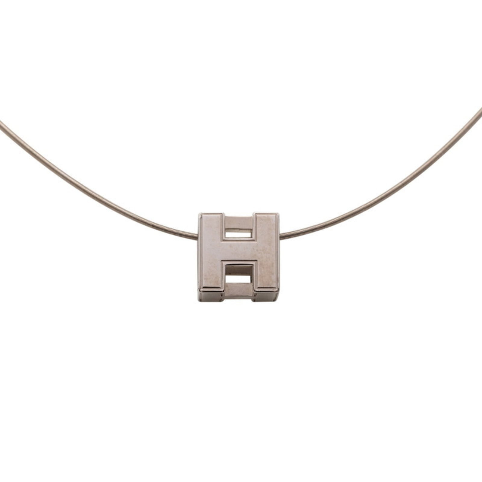Women's - Hermes Cage d'H H-Cube Necklace - Silver Metal: Women's - Hermes Cage d'H H-Cube Necklace - Silver Metal A stunning silver metal Hermes Cage d'H necklace, perfect for adding an air of sophistication to any outfit. With its sleek design and 43cm adj