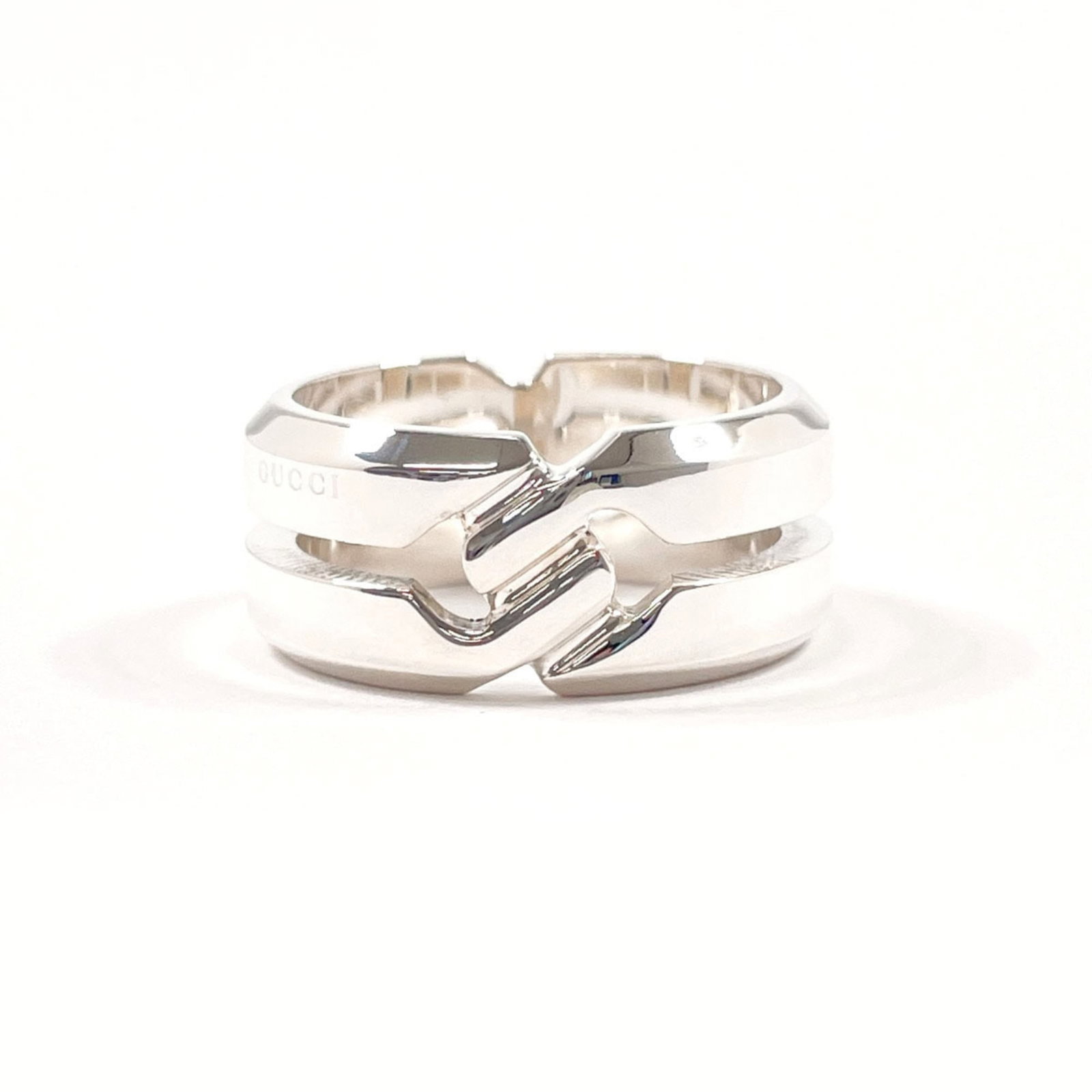 Gucci Silver 925 Band Ring: Gucci Silver 925 Band Ring Elevate your style with the Gucci Silver 925 Band Ring, a sleek and sophisticated accessory that exudes luxury. Made from high-quality silver 925 material, this band ring bo