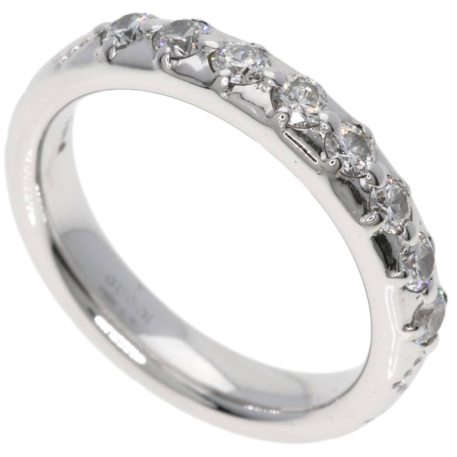 White Gold 18K Gucci Band Ring: White Gold 18K Gucci Band Ring Elevate your style with this stunning 18K white gold band ring from Gucci, boasting sleek lines and luxurious finish. The subtle scratches and minor wear only add to its