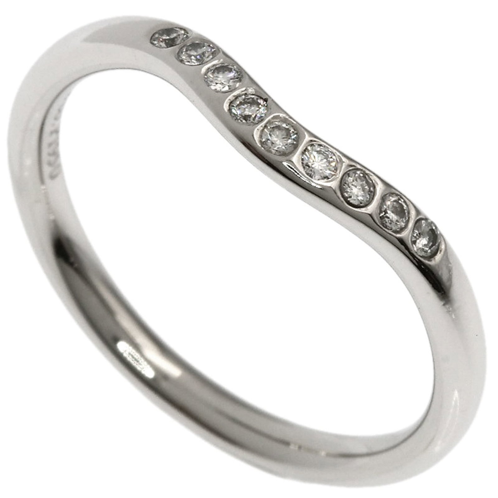 950 Tiffany Band Ring Platinum: 950 Tiffany Band Ring Platinum A stunning 950 Tiffany platinum band ring, this beautiful piece boasts the iconic brand's signature craftsmanship and attention to detail. With its sleek design and high