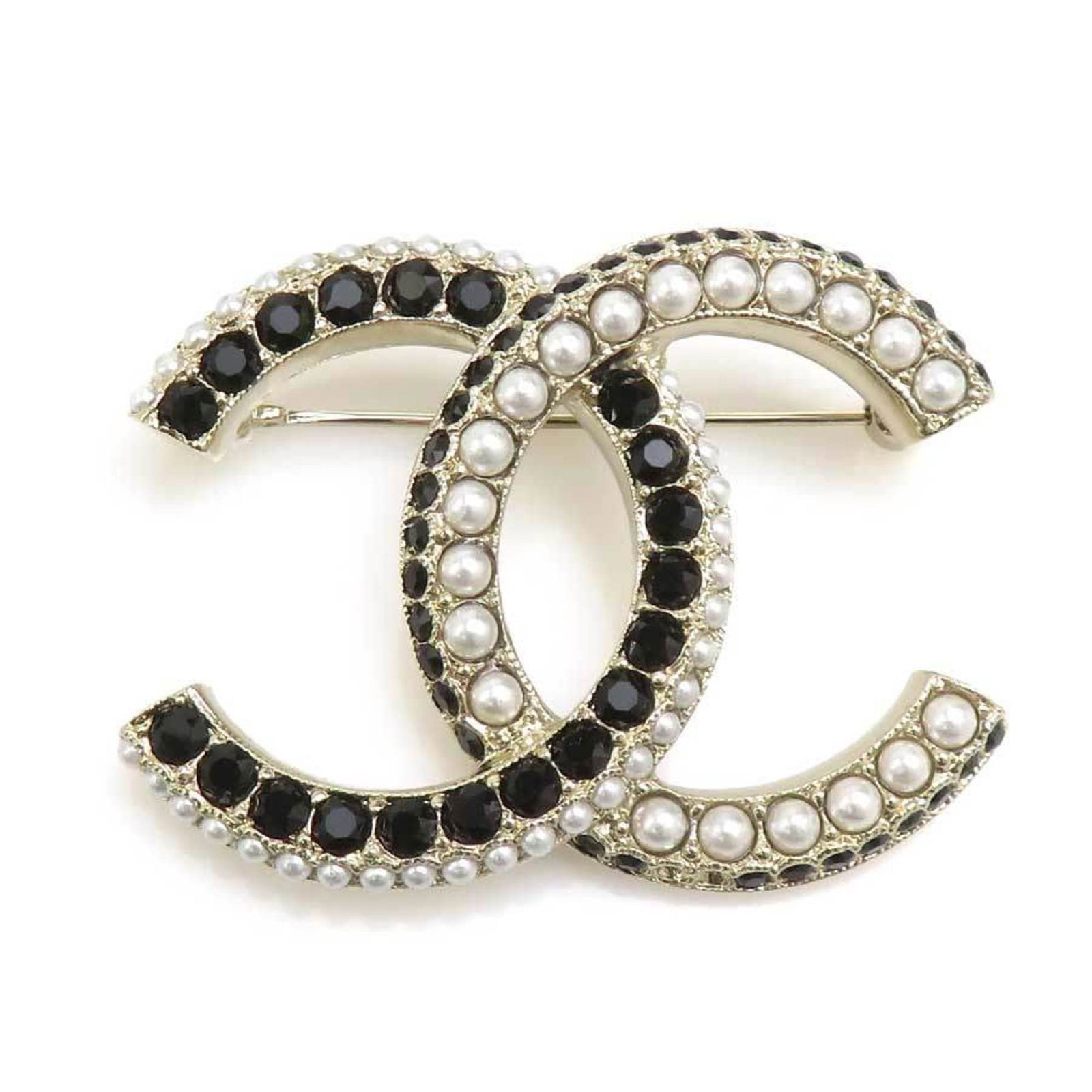 Metal - Chanel Brooch Artificial Pearl: Metal - Chanel Brooch Artificial Pearl A sleek and sophisticated Chanel brooch, this black and white artificial pearl masterpiece adds a touch of timeless elegance to any outfit. With its subtle scrat