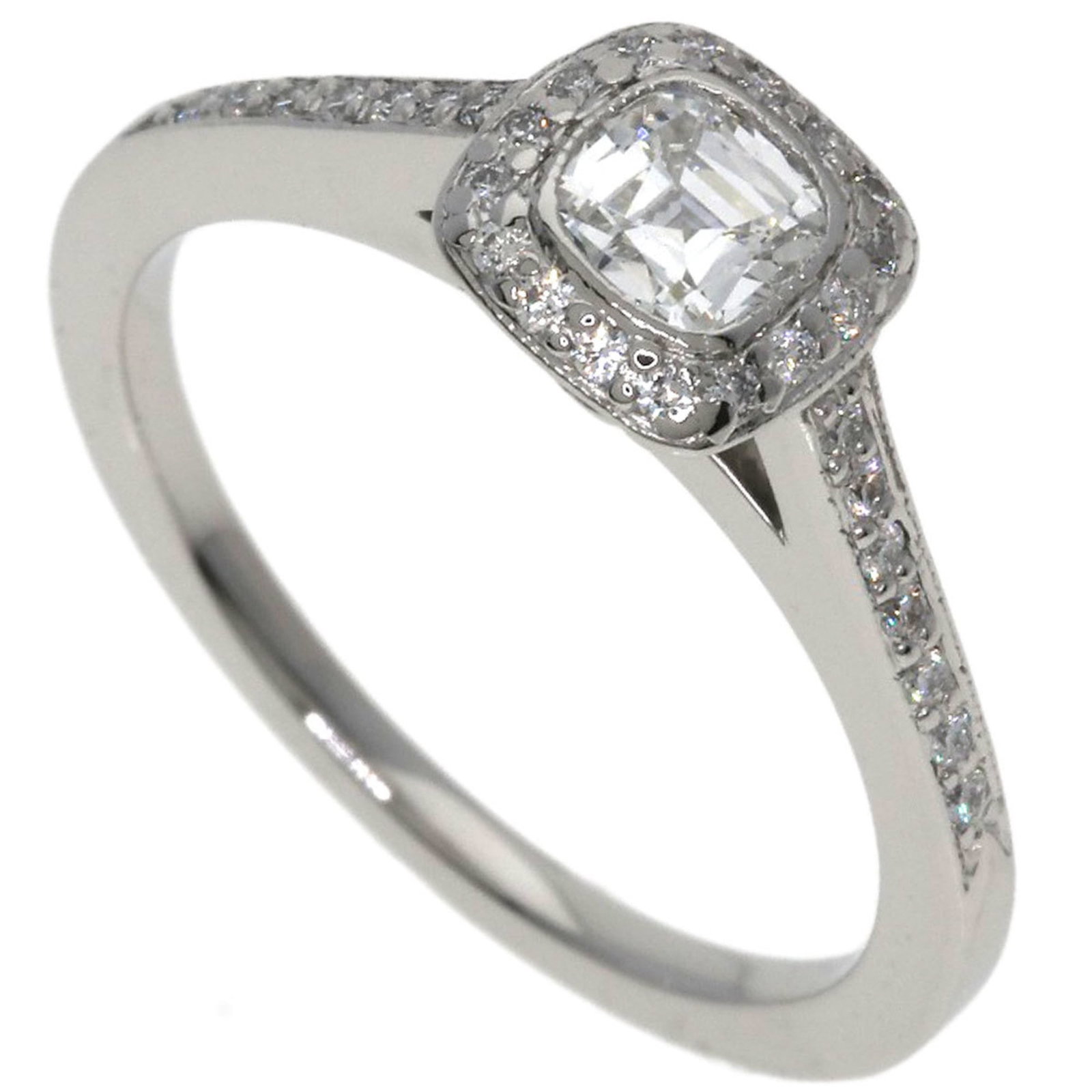 950 Tiffany Band Ring Platinum: 950 Tiffany Band Ring Platinum A stunning 950 Tiffany platinum band ring, this beautiful piece boasts the iconic brand's signature craftsmanship and attention to detail. With its sleek design and high