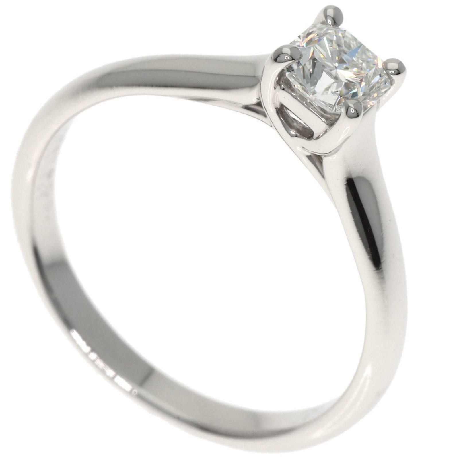 950 Tiffany Band Ring Platinum: 950 Tiffany Band Ring Platinum A stunning 950 platinum band ring from Tiffany, this beautiful piece boasts the iconic brand's signature craftsmanship and elegance. With its sleek design and high-quali