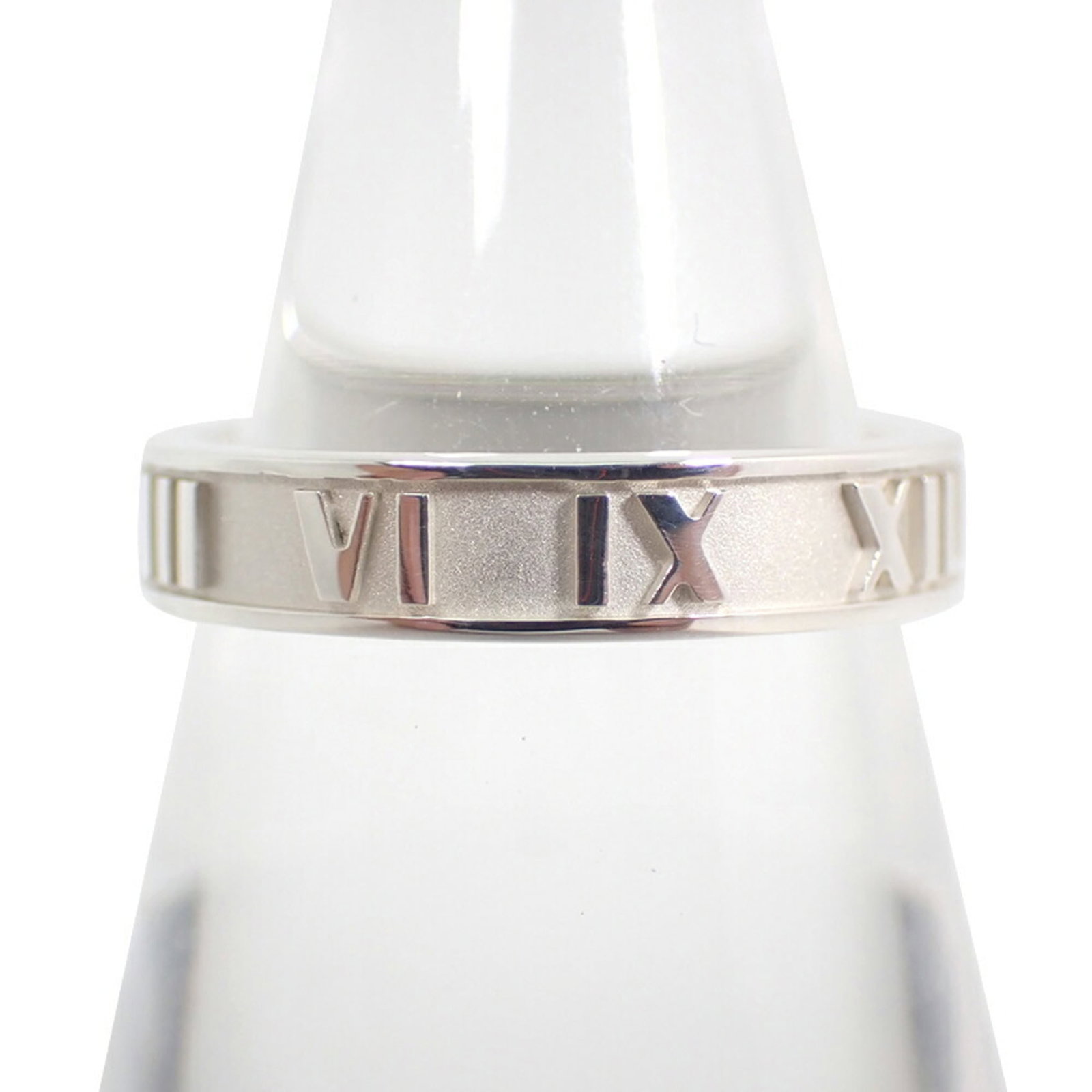 Sterling Silver 925 Tiffany Band Ring: Sterling Silver 925 Tiffany Band Ring Elevate your everyday style with this stunning sterling silver 925 Tiffany band ring, crafted from high-quality materials and boasting a sleek, sophisticated desi