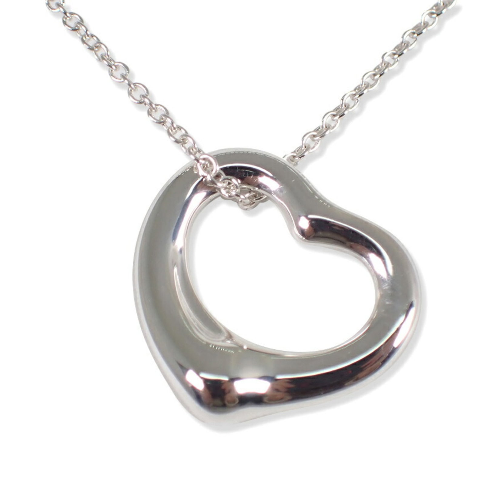 Necklace TIFFANY & Co. 925 Heart Pendant: Necklace TIFFANY & Co. 925 Heart Pendant Elegant and timeless, this sterling silver 925 Tiffany & Co. heart pendant necklace is a classic choice for any woman. With its 41cm chain circumference and 14