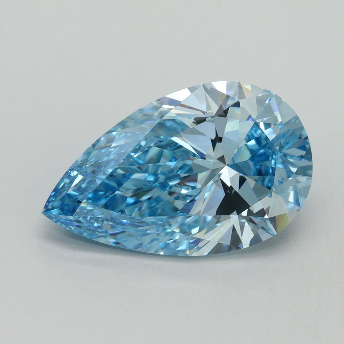 Loose Lab Diamond - IGI Pear 5.02ct Fancy Vivid Blue VVS2: Loose Lab Diamond - IGI Pear 5.02ct Fancy Vivid Blue VVS2 Experience the breathtaking beauty of a lab-grown diamond, certified by IGI as Fancy Vivid Blue with exceptional clarity and cut. This stunnin