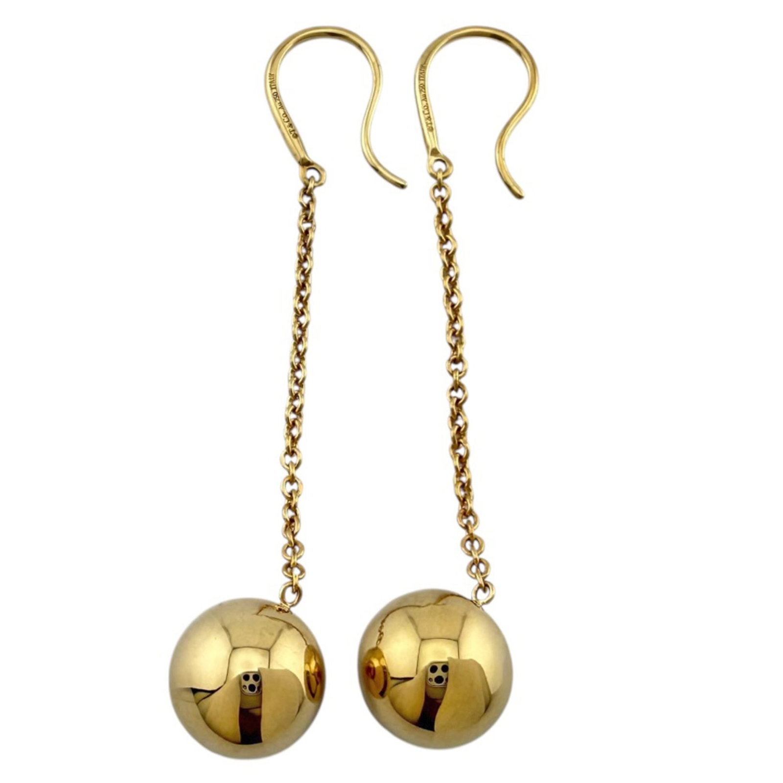 Tiffany 18k Yellow Gold Stud Earrings: Tiffany 18k Yellow Gold Stud Earrings Elegant and sophisticated, these 18k yellow gold stud earrings from Tiffany are a timeless addition to any jewelry collection. With their classic design and high-