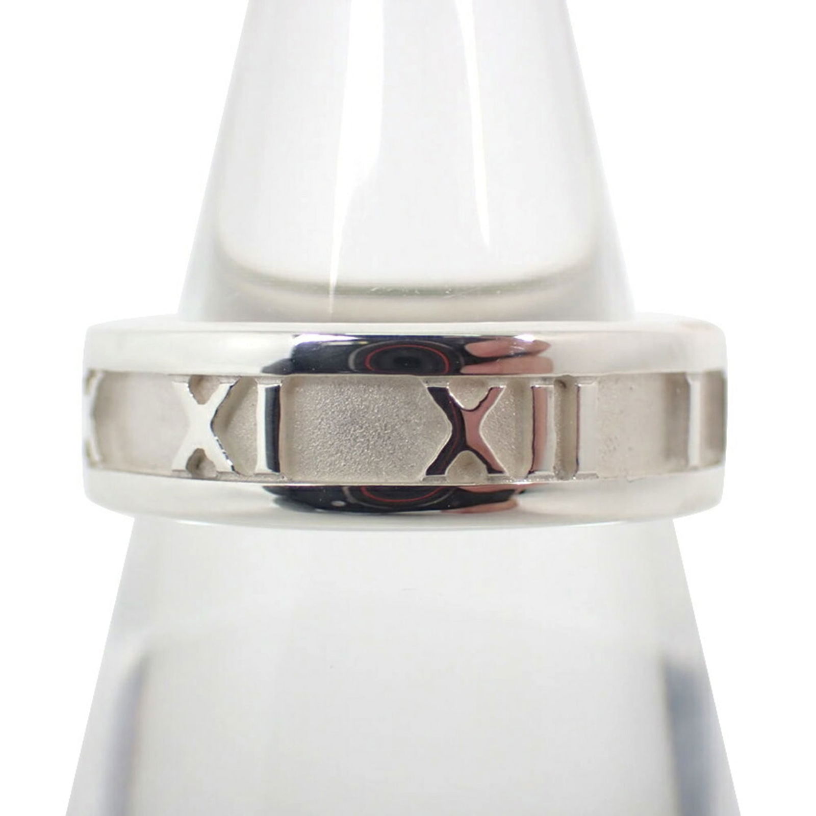 Sterling Silver 925 Tiffany Band Ring: Sterling Silver 925 Tiffany Band Ring Elevate your everyday style with this stunning sterling silver 925 Tiffany band ring, crafted from high-quality materials for a luxurious touch. With its sleek de