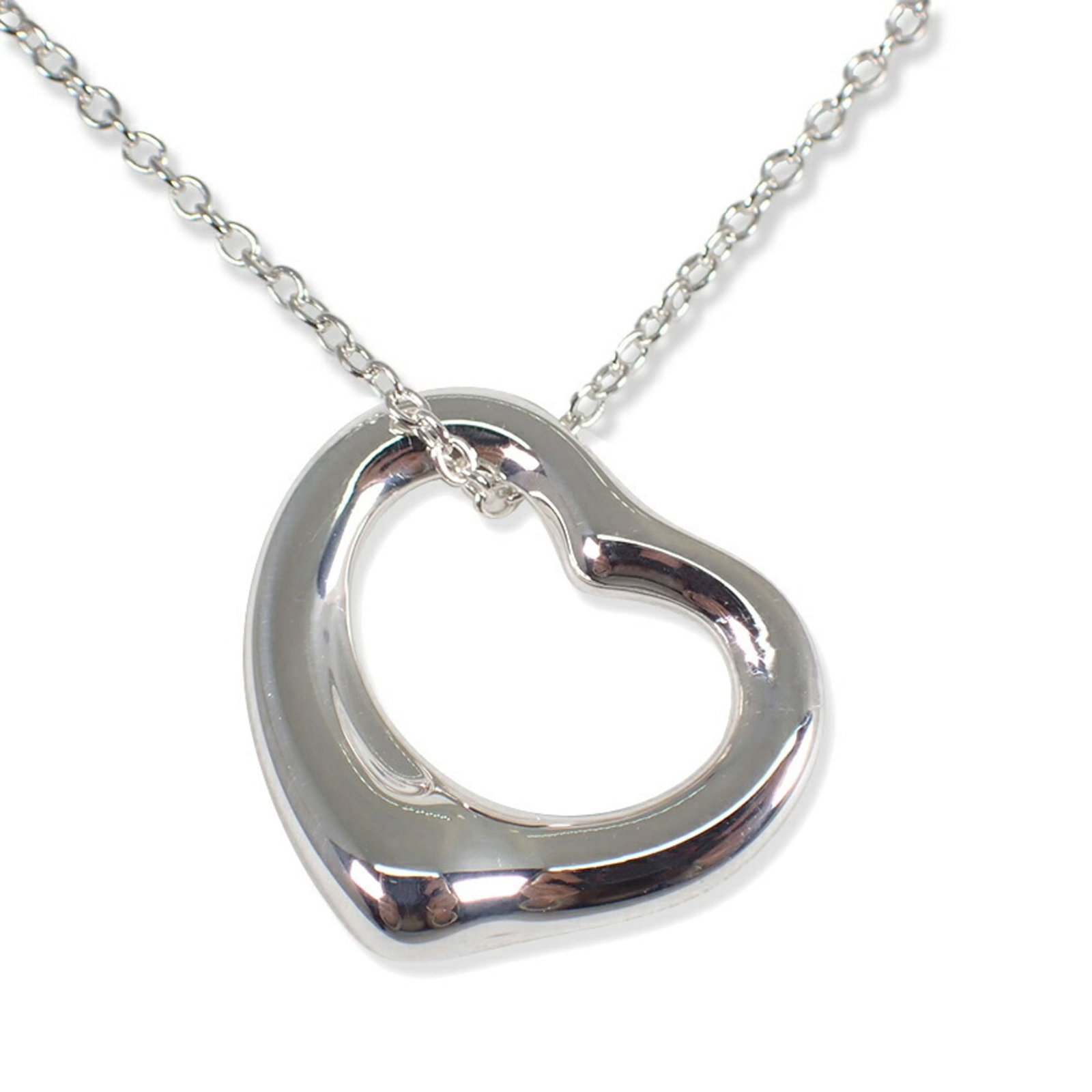 Necklace TIFFANY & Co. 925 Heart Pendant: Necklace TIFFANY & Co. 925 Heart Pendant A timeless piece of elegance, this sterling silver 925 Tiffany & Co. heart pendant necklace boasts classic sophistication with its sleek design and durable con