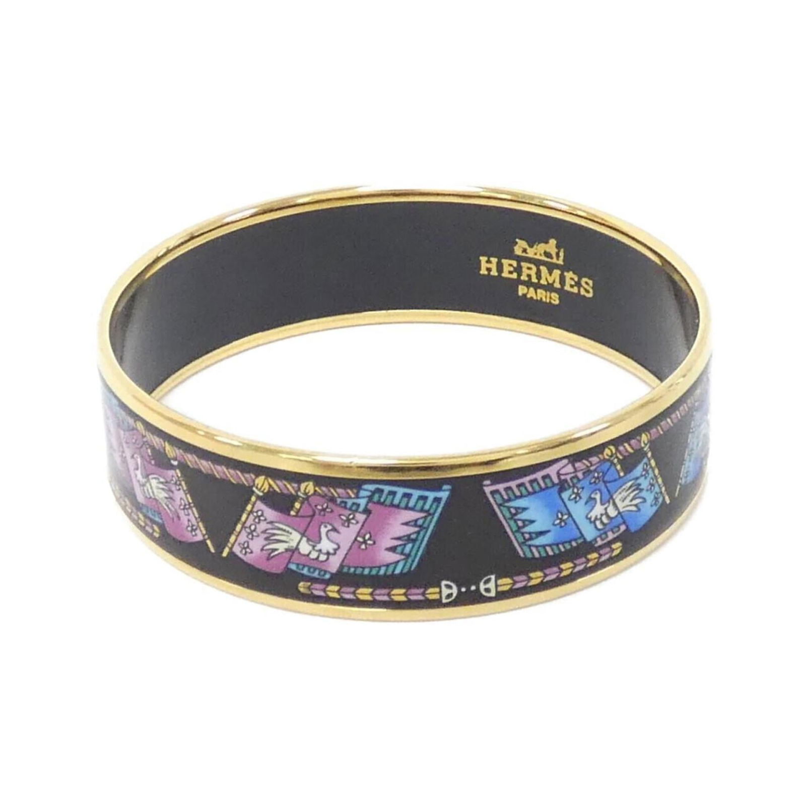 Bangle Hermes: Bangle Hermes A rare opportunity to own a pre-owned Hermes bangle, this sleek black and gold piece boasts the iconic brand's signature style. With its 19.5cm length and delicate 1.9cm width, it adds a