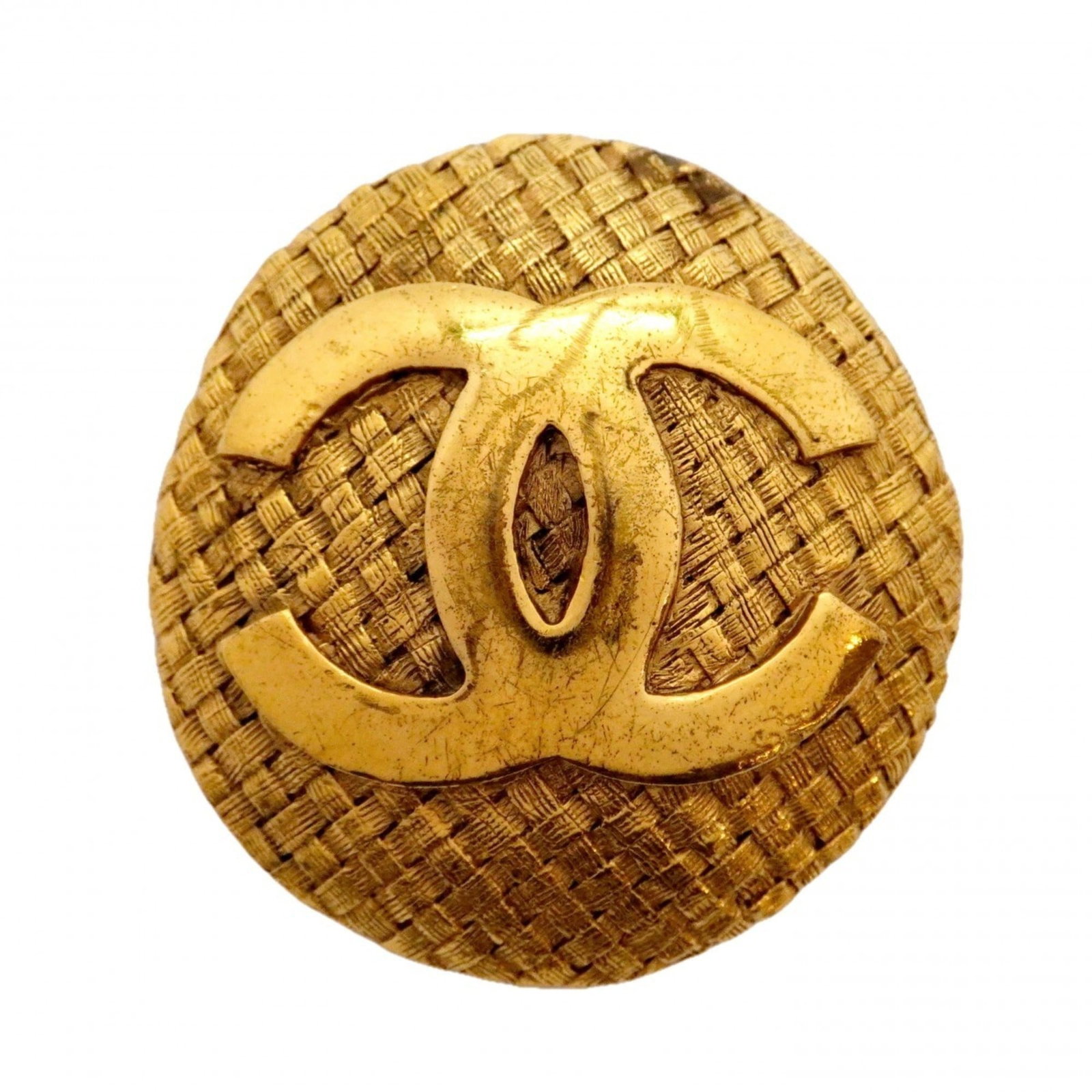 Plating Chanel Brooch Gold: Plating Chanel Brooch Gold A stunning gold-plated Chanel brooch, adding a touch of luxury to any outfit. With its sleek design and subtle details, this piece is sure to make a statement. Its pre-owned
