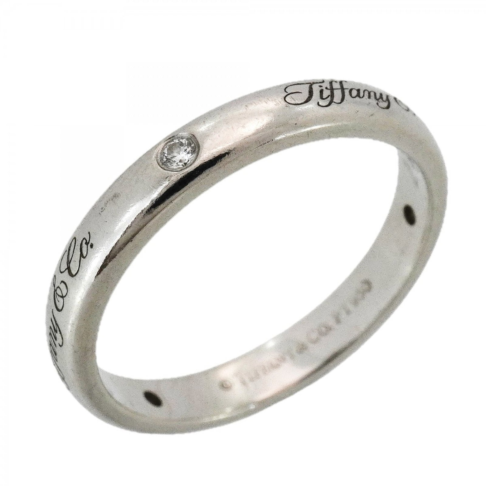 950 Tiffany Band Ring Platinum: 950 Tiffany Band Ring Platinum A stunning 950 platinum band ring from Tiffany, adorned with a beautiful diamond stone, adds a touch of elegance to any outfit. With its sleek design and high-quality ma