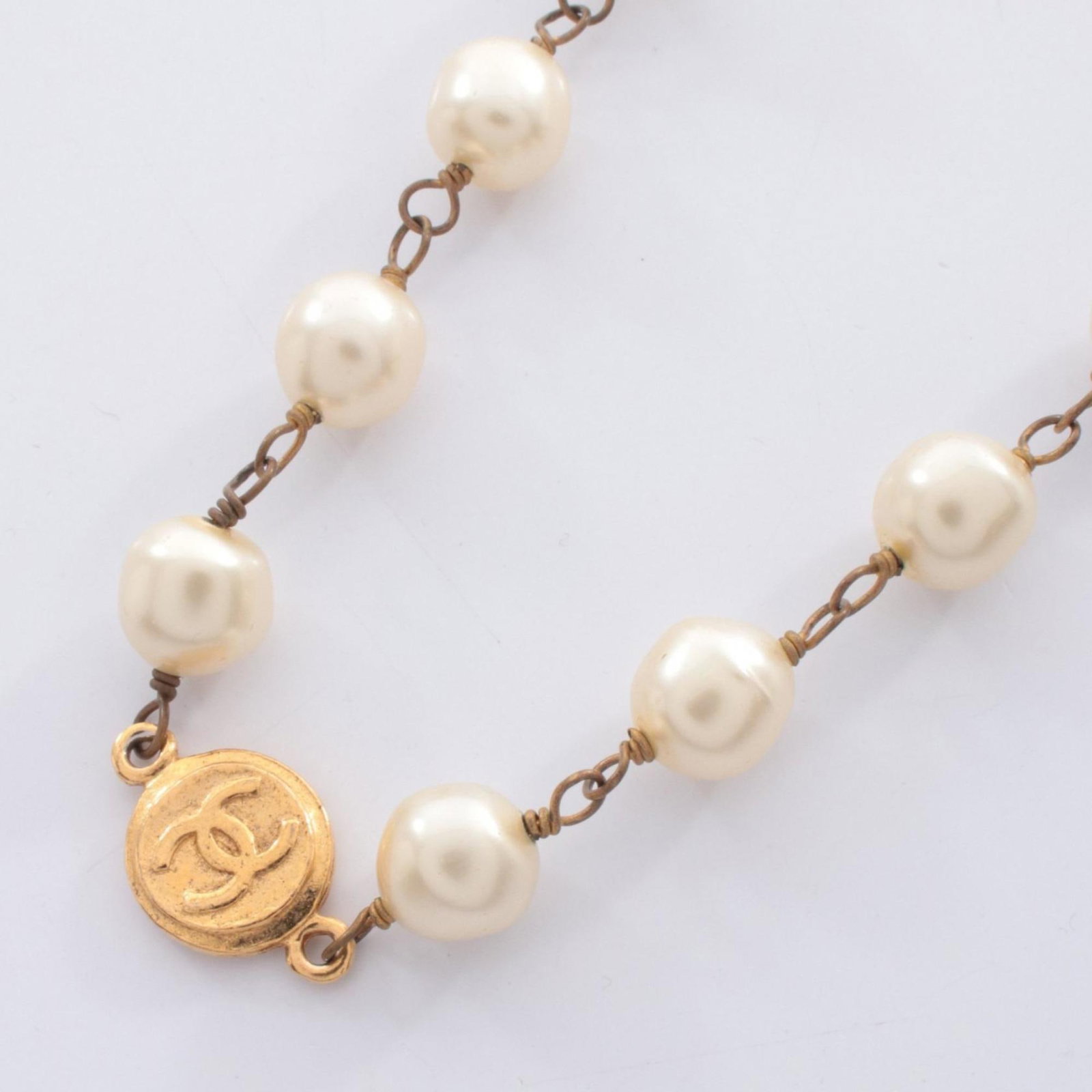 Gold/ White Tones - Chanel Coco Mark Necklace - Gold Plated (GP) - Faux Pearl - Women's: Gold/ White Tones - Chanel Coco Mark Necklace - Gold Plated (GP) - Faux Pearl - Women's Elevate your style with the iconic Chanel Coco Mark Necklace, featuring a stunning gold-plated chain and faux pe